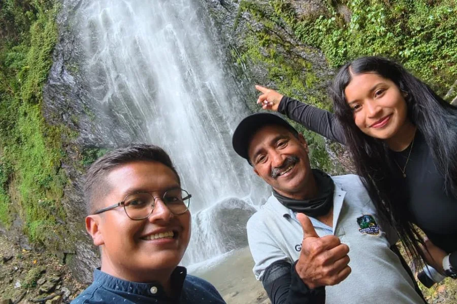 Excursión corta y gran cascada Valle del Cocora