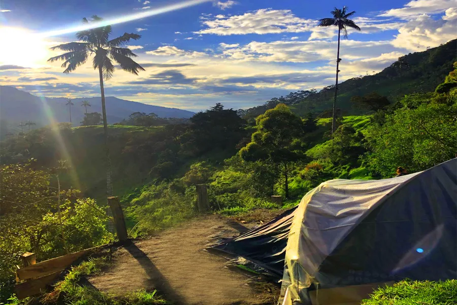 Camping carpa con vista valle del cocora