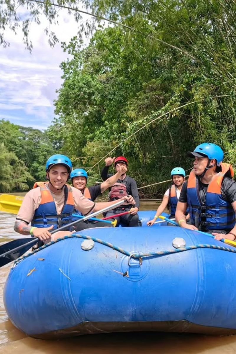 Canotaje o Rafting en el rio la vieja eje cafetero