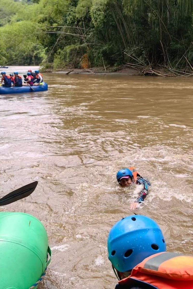 Canotaje o Rafting en el rio la vieja eje cafetero